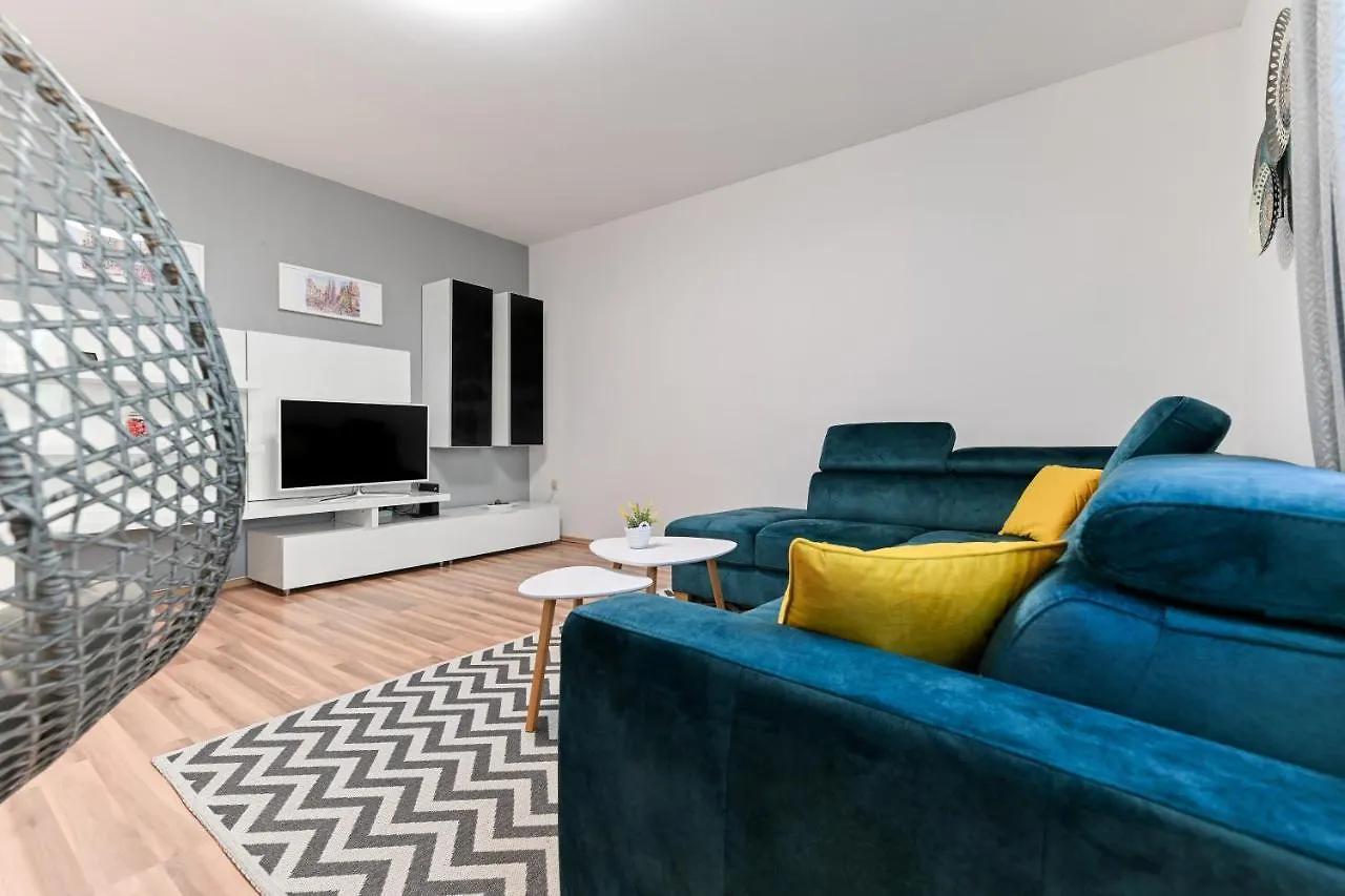 Peaceful Apartment Near Old Town Zadar