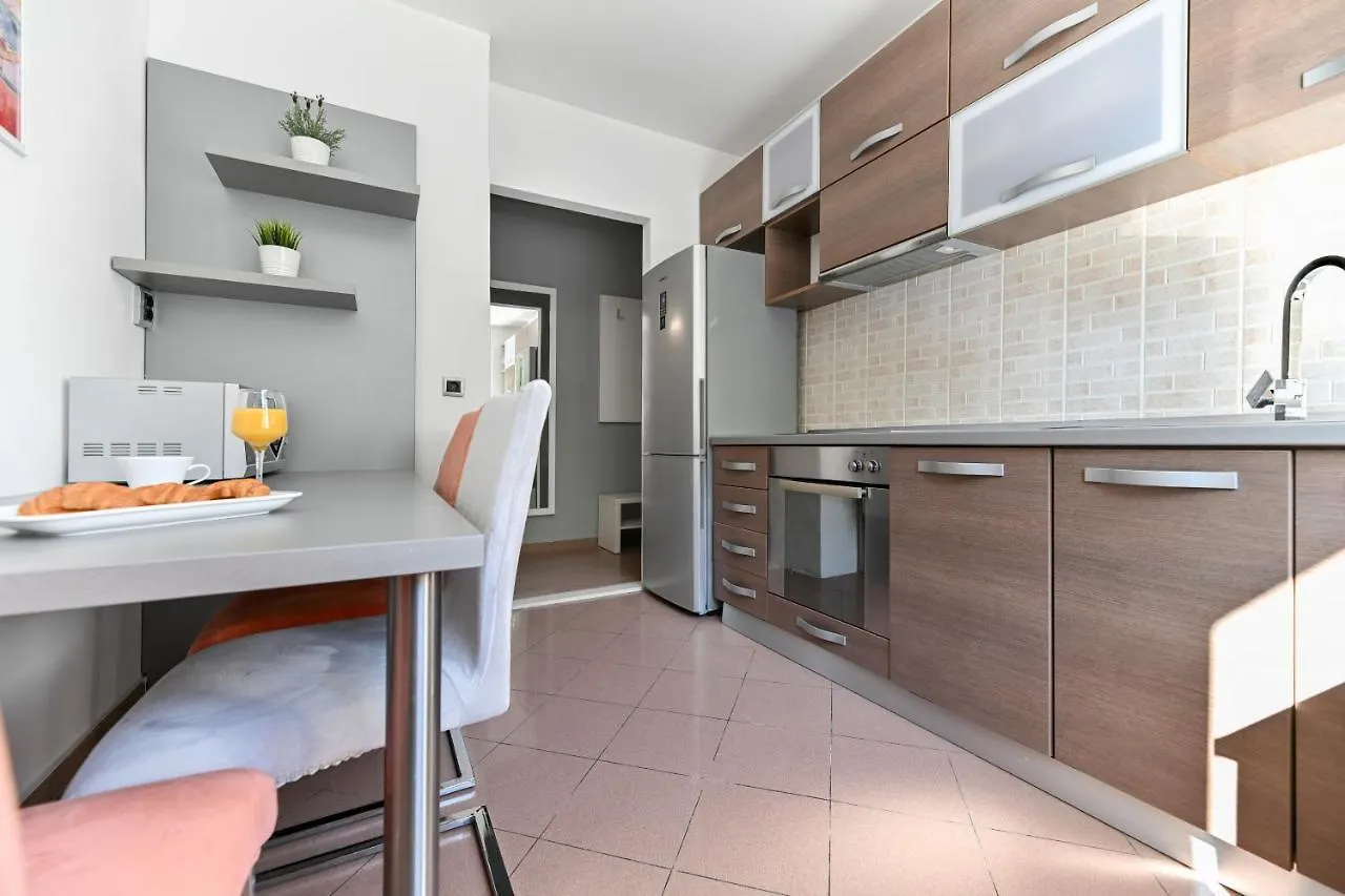Peaceful Apartment Near Old Town Zadar
