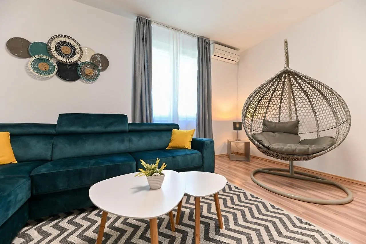 Peaceful Apartment Near Old Town Zadar